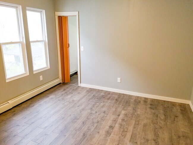 Building Photo - 366 Sigourney Street