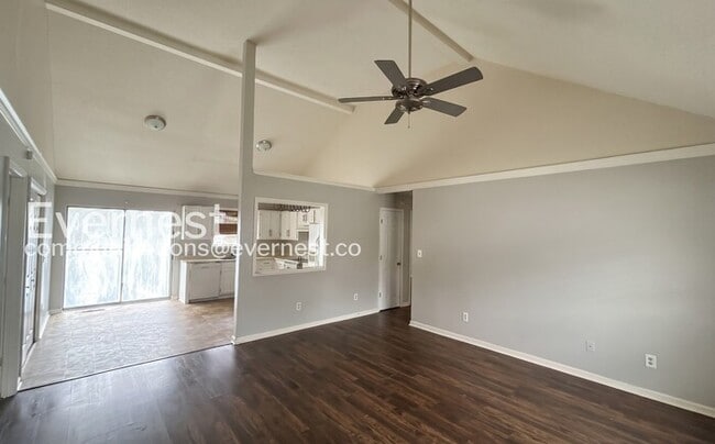 Building Photo - 6825 Brittany Pl