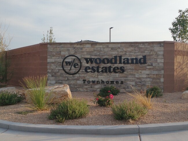 Building Photo - 840 S Black Alder Dr