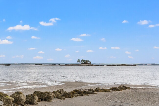 Foto del edificio - 80 Soundview Dr