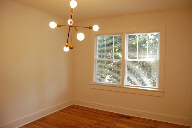 Building Photo - 917 Cherokee Ave