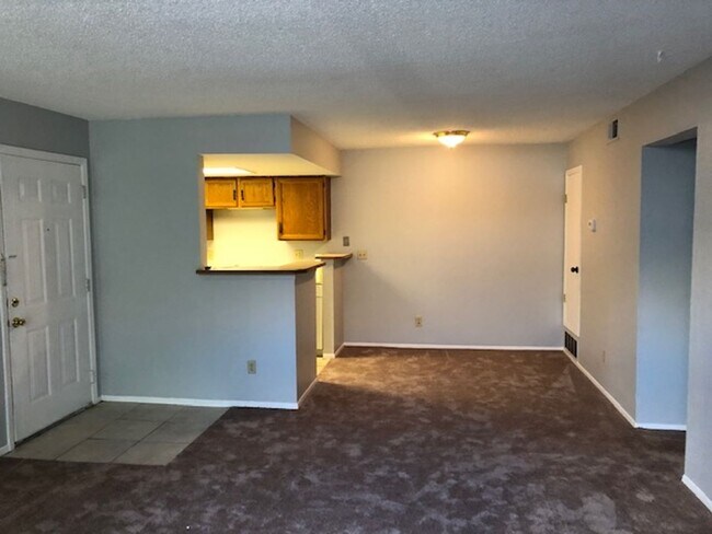 Building Photo - 2bd, 2 bath condo for rent at Foxdale Condos