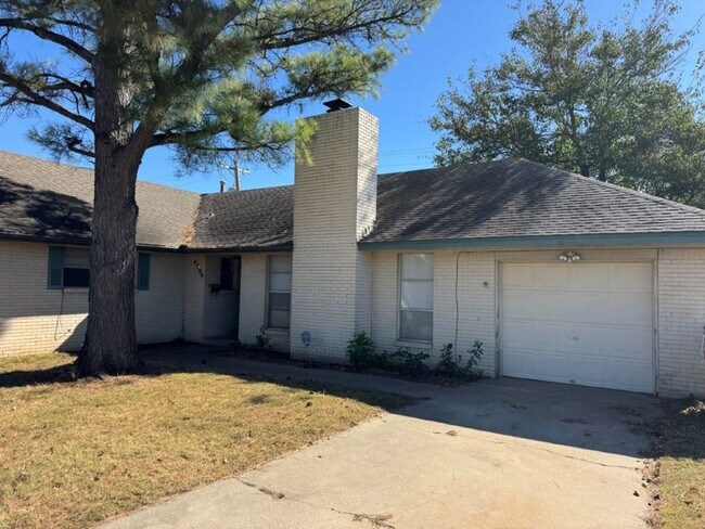 Foto del edificio - 2 bed 2 bath duplex refreshed with new flo...