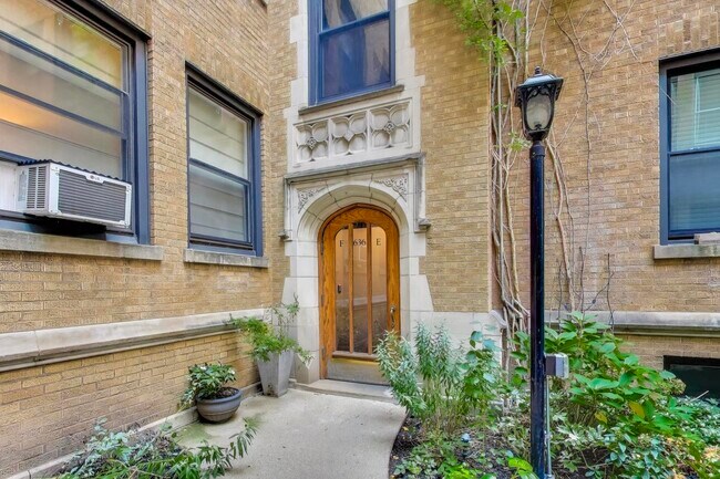 Foto del edificio - 636 W Waveland Ave