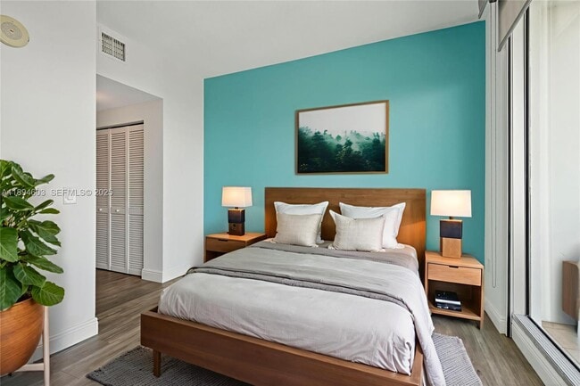 Building Photo - 2021 SW 3rd Ave