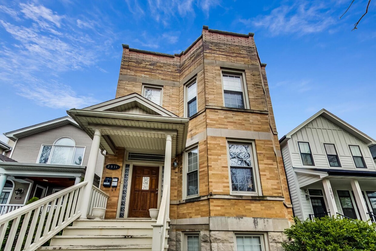 Foto principal - 2911 N Talman Ave