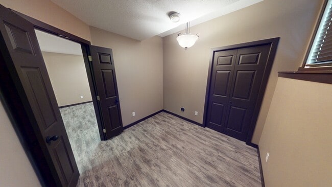 Building Photo - 9540 B-95113 113 Ave