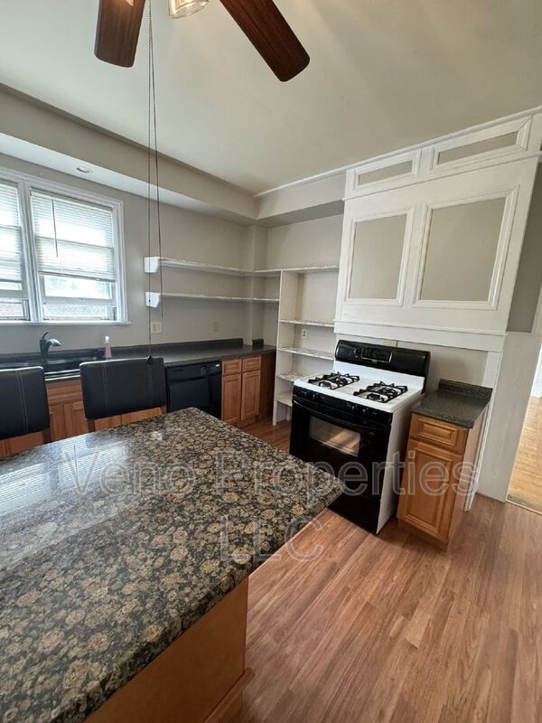 Building Photo - 1850 8th Ave