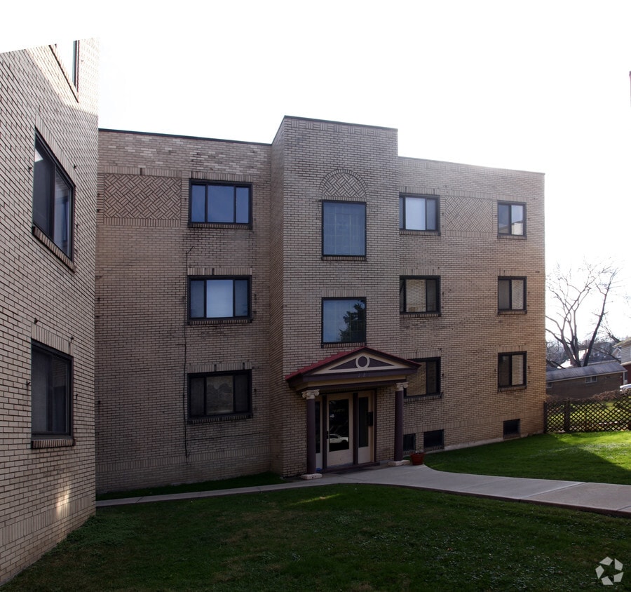 Building Photo - Beverly Court Apartments