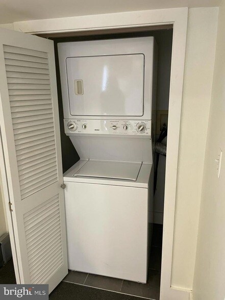 Foto del edificio - 433 Manor Pl NW