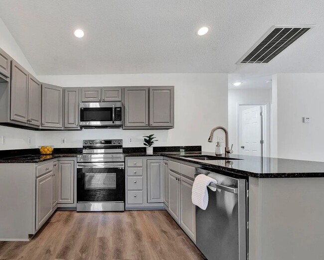 Building Photo - 500 Bengal Ct