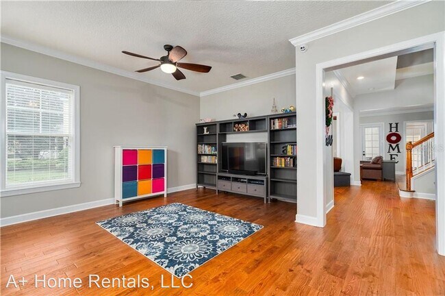 Building Photo - 4 br, 3.5 bath House - 1408 Stickley Ave.