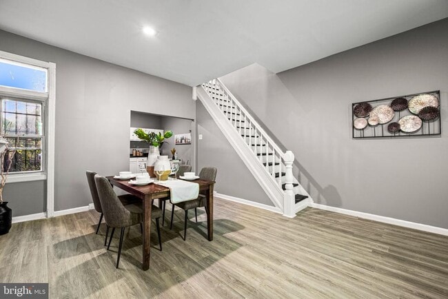 Building Photo - 2427 N Hollywood St