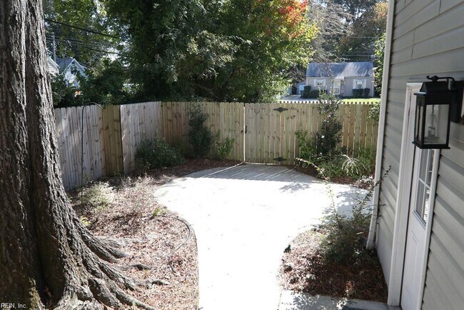 Foto del edificio - 6216 Asfari Ct