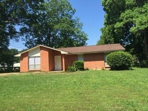 Building Photo - 130 Graylynn Dr