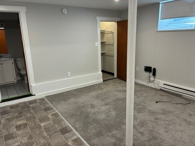 Building Photo - Avl NOW - No Fee! Garden level Studio w/dishwasher