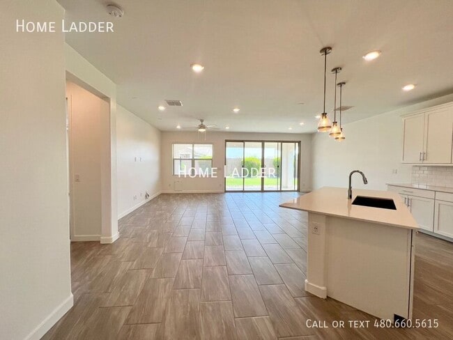 Foto del edificio - 4051 S Galaxy Ln