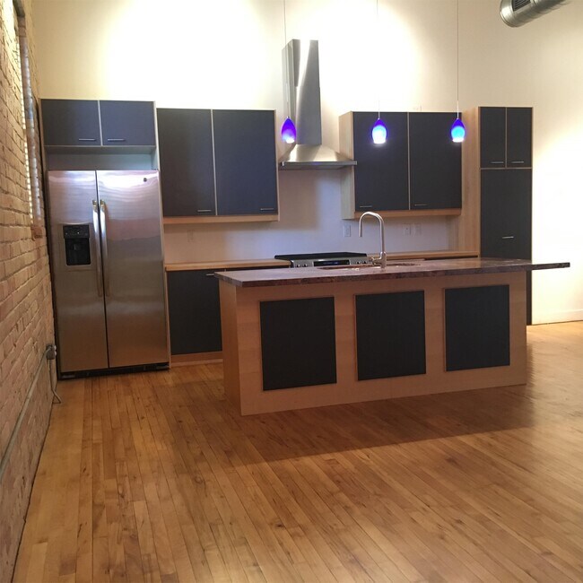 Building Photo - 342 W 200 S