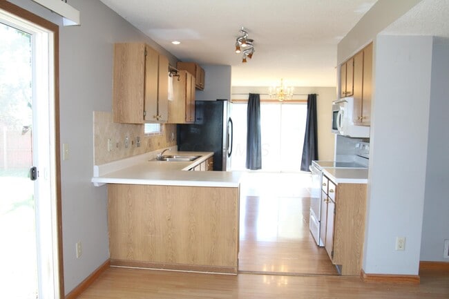 Foto del edificio - 3130 Castlebrook Ave