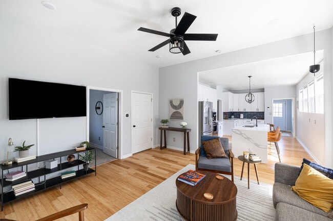 Building Photo - 1121 Laurel St