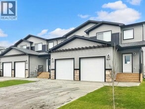 Building Photo - 9520-9113 113 Ave