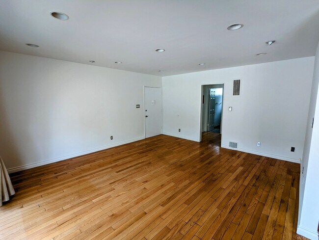 Building Photo - 1119 15th St
