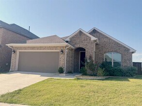 Building Photo - 4716 Bluffview Dr