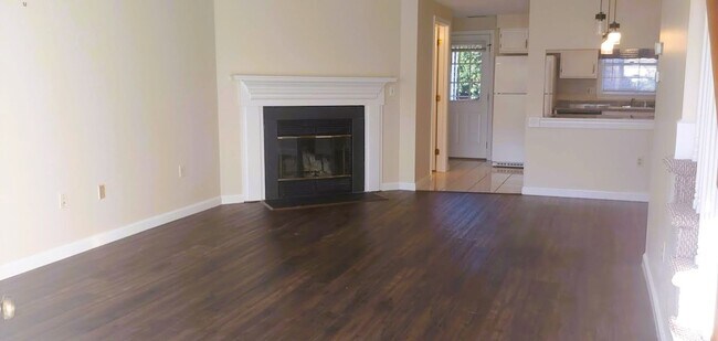 Building Photo - ***Please Respond Directly to the Online L...
