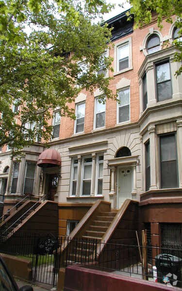 Building Photo - 54 Pierrepont St