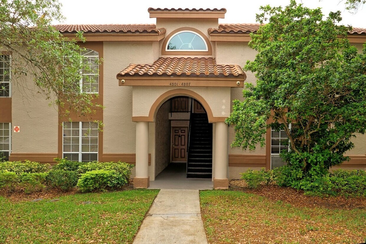 Primary Photo - 2 Bed / 2 Bath 1st Floor, Condo in Townes ...