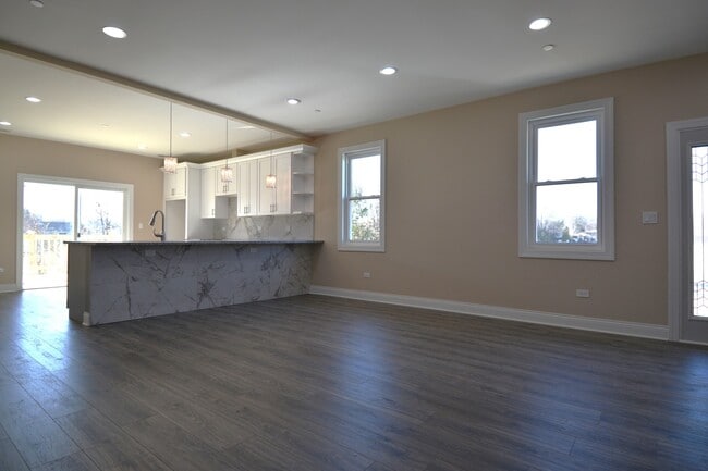 Building Photo - 8633 Covington Place