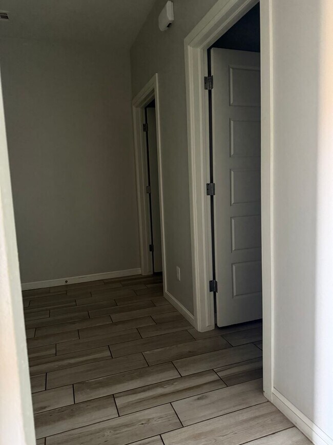 Foto del edificio - Amazing 3 bed 2 bath duplex near NW 122nd St