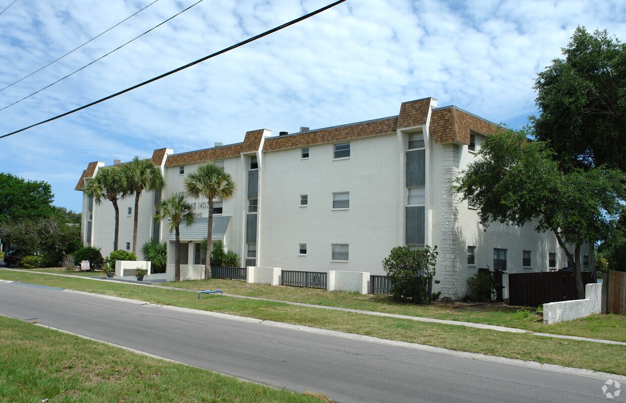 Lakeshore Apartments Apartments in Saint Petersburg, FL