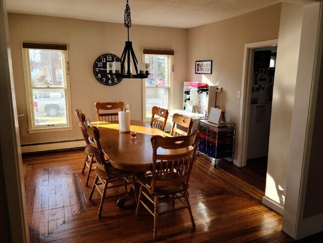 Dining Room - 405 E Grand River Ave