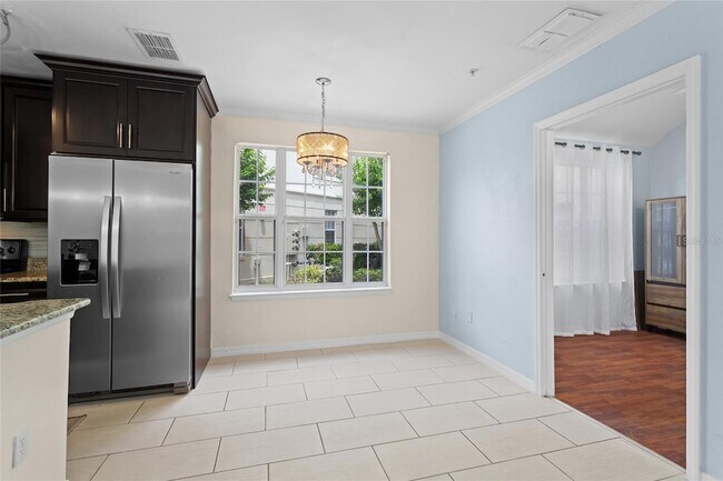 Building Photo - 754 Centervale Dr