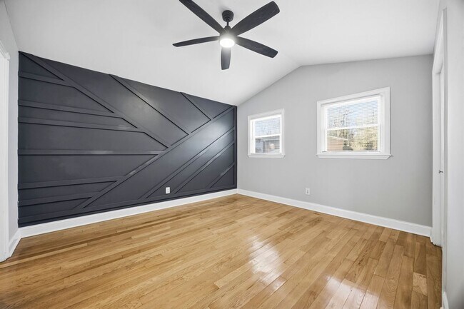 Building Photo - 2717 S Clark Dr