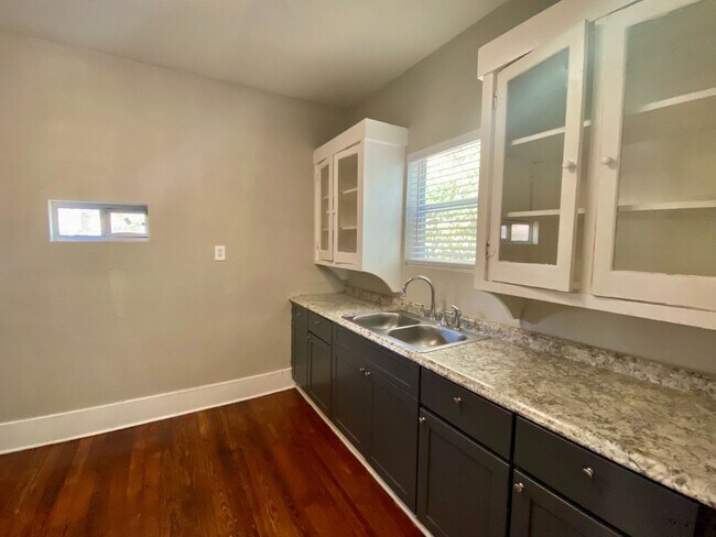 Foto del edificio - Highland Park adorable 2bd/1ba home AVAILABLE NOW!