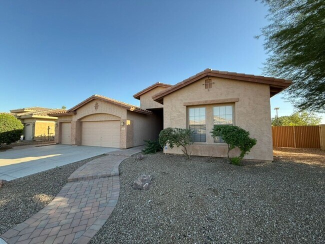 Foto del edificio - Beautiful 6 Bedroom - 4 Bath w/Private Pool & Basement - Chandler