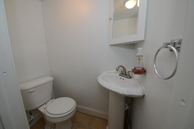 Foto del edificio - 128 S Bonsall St