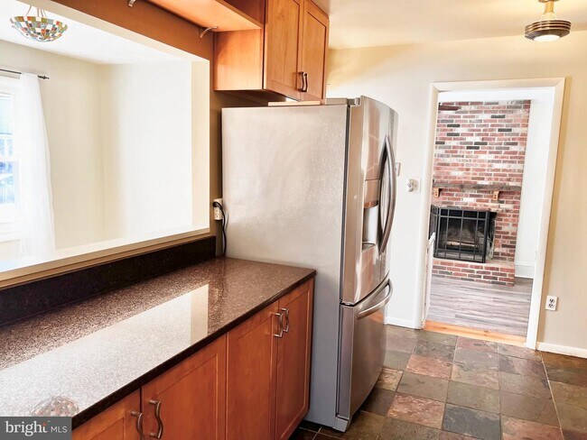 Foto del edificio - 10714 Warwick Ave