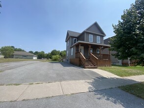 Building Photo - 160 Breen Ave