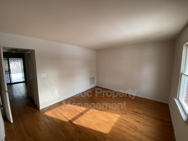 Foto del edificio - 212 Farrell Ln