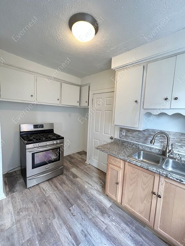 Building Photo - 3998 Beaconsfield St