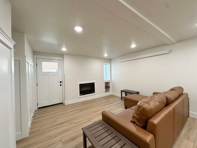 Building Photo - RR 156 Duplex