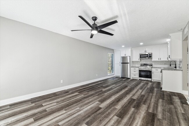 Foto del edificio - 2790 W T C Jester Blvd