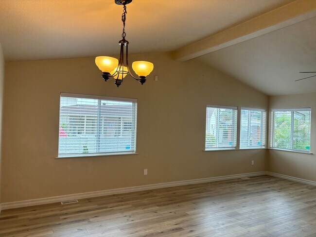 Building Photo - 55+ Mobile Home Community, 2 Bedroom