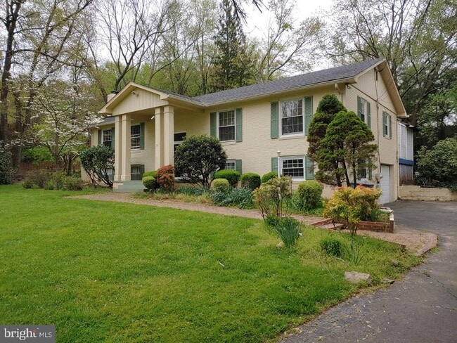 Building Photo - 9239 Vernon Dr