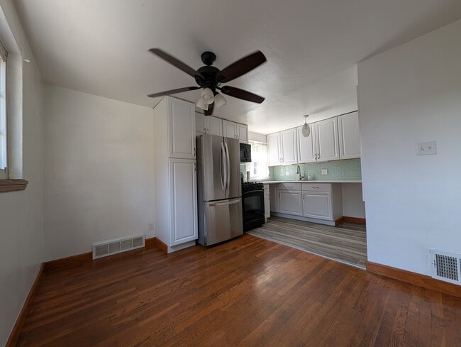 Dinning/Kitchen - 195 Victory Ln