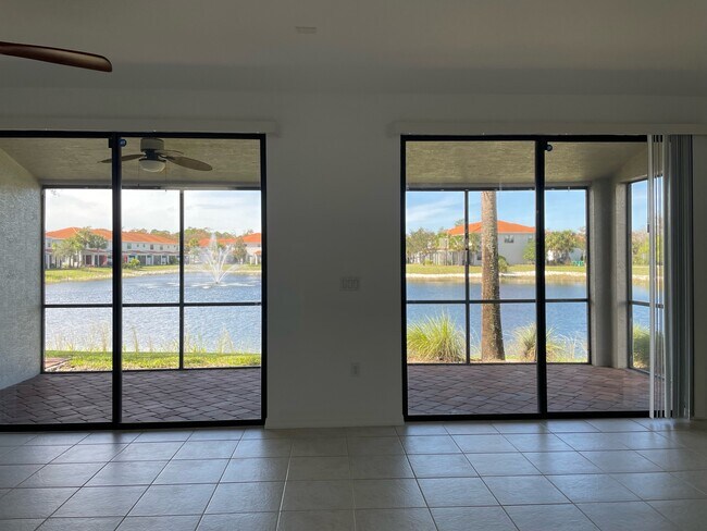 Foto del edificio - 15493 Summit Place Cir
