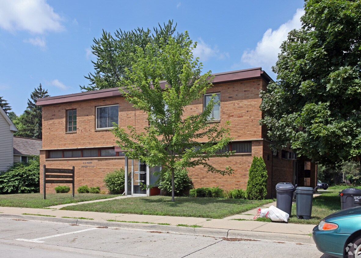 Building Photo - 36830 Goddard Rd